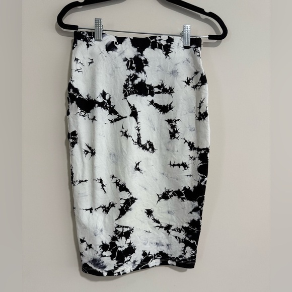 David Lerner Dresses & Skirts - David Lerner Pencil Skirt. Size XS. Pristine Condition.